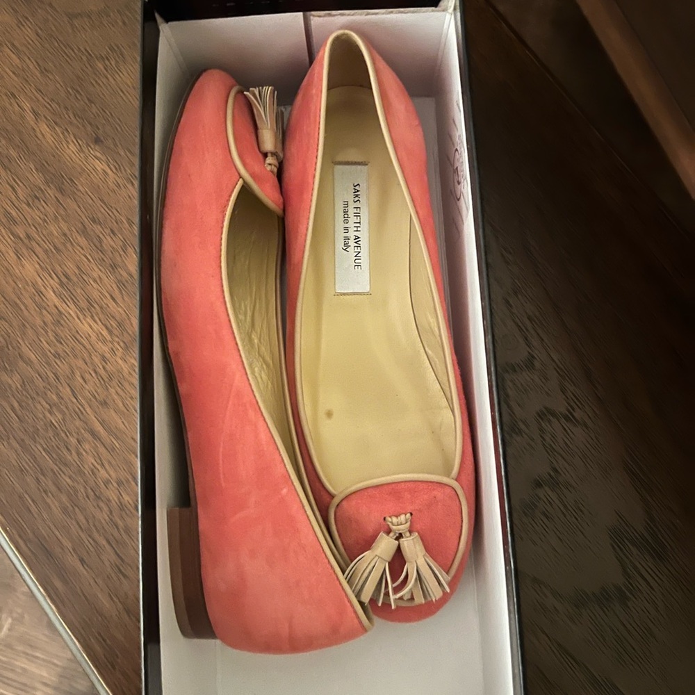 NIB - BRAND NEW IN BOX - Saks Fifth Avenue, Made in Italy. Salmon color. 6M.